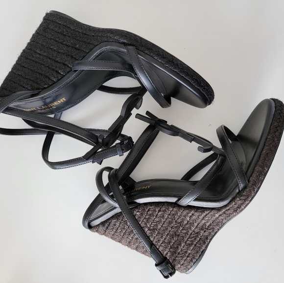 ❤️ SOLD ❤️ Authentic YSL Cassandra Wedges - Picture 9 of 10